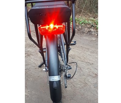 Achterlicht op accu EE TOUR elektrische fiets