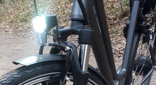 Voorlamp op accu en v-brake remmen bij EE TOUR elektrisch fiets EBIKE EFOS