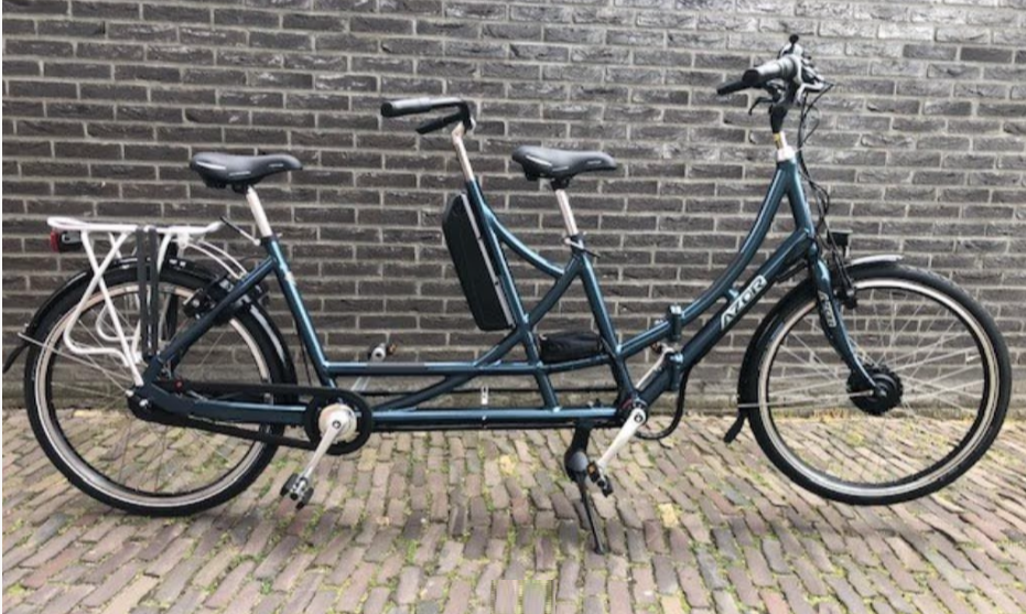Tandem met frame accu aan de stuurbuis