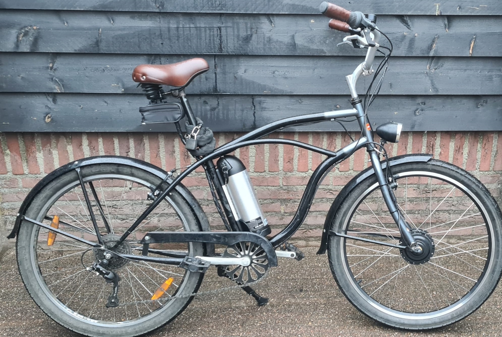 Low rider  met  frame accu