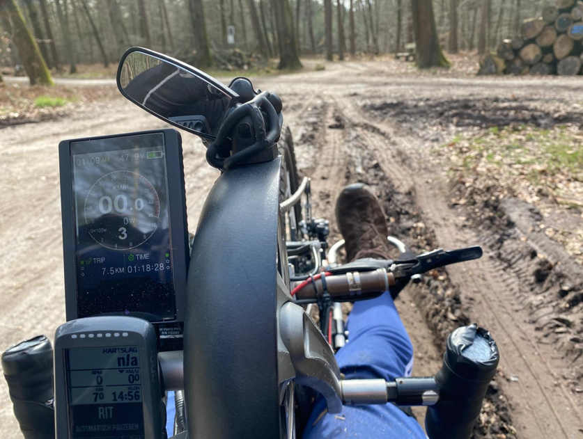 Sport handbike met een Power ombouwset elektrisch gemaakt hij heeft een handige bediening en sterke motor